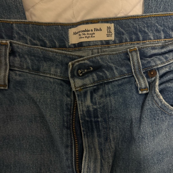 Abercrombie & Fitch Denim - Abercrombie & Fitch 90’s Straight Jean